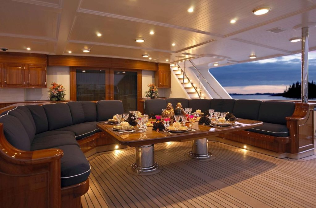 The Benefits of Choosing a Luxury Yacht Over a Hotel Stay